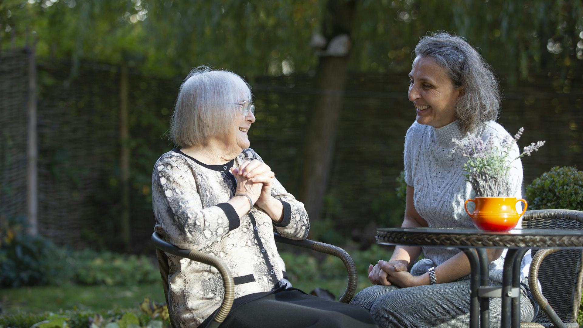 Carer sitting with an elderly lady who live with Dementia